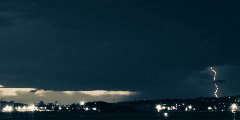 养生指南：精油疗法缓解腹胀与消化不良——茴香、生姜与薄荷按摩配方详解