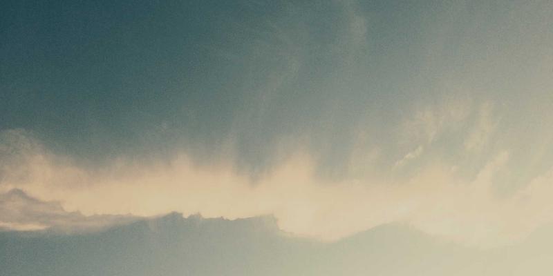 孕期芳香疗法：安全使用精油的注意事项与禁忌清单