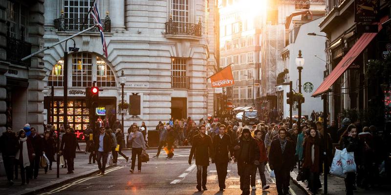 精油使用养生指南：科学储存三要素，守护精油效力与保质期
