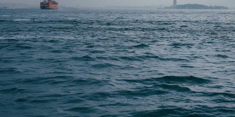 车载精油香薰安全指南：避开阳光暴晒隐患，掌握提升驾驶专注力的健康养生配方